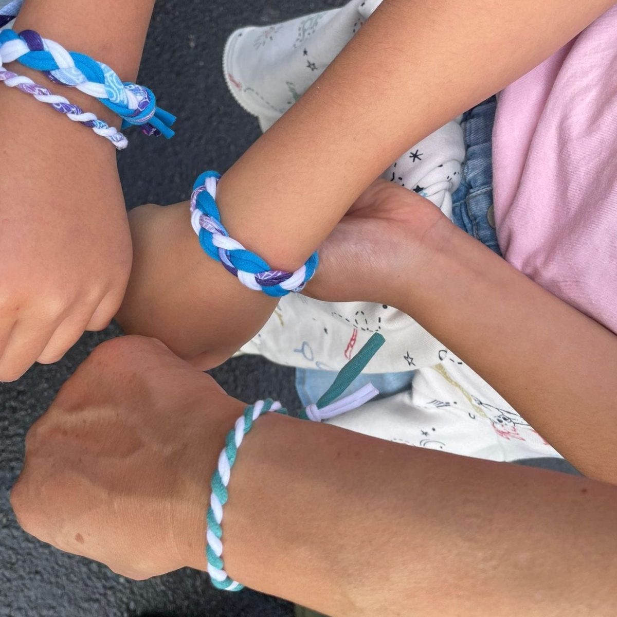 Easy Steps to Make T-Shirt Yarn&nbsp;Bracelets