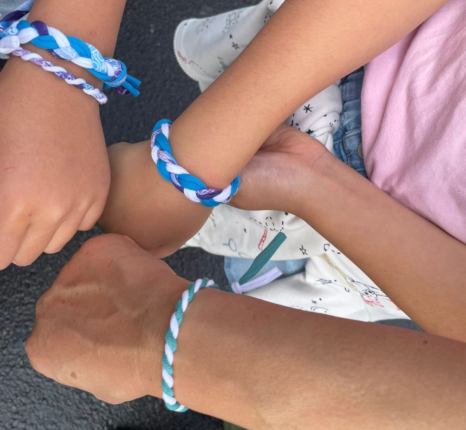 Making t-shirt bracelets