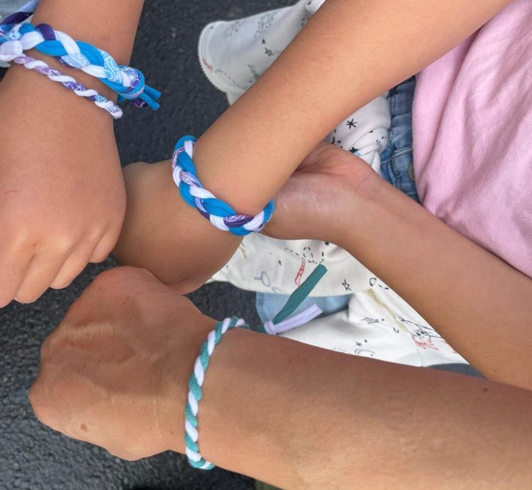 Easy Steps to Make T-Shirt Yarn&nbsp;Bracelets